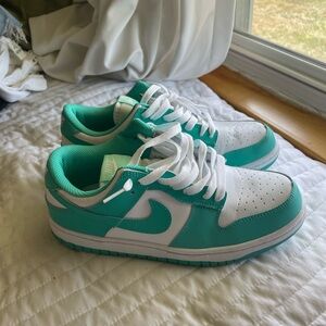 Nike dunk low green glow